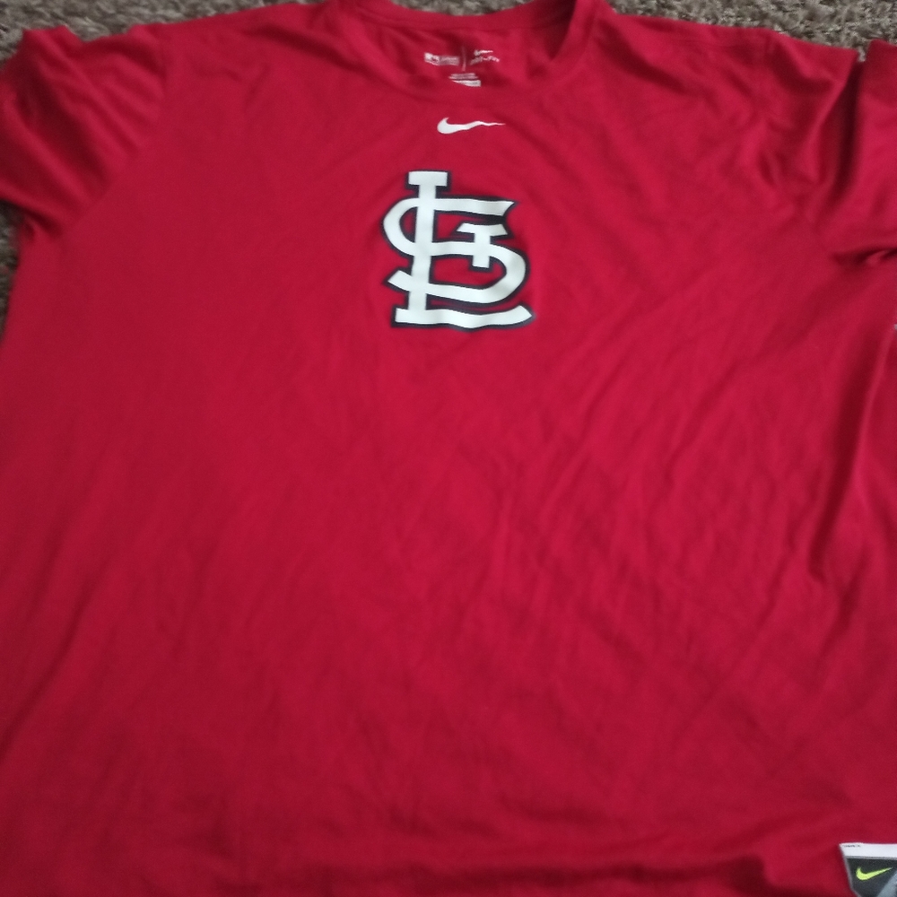 Sanits Louis Cardinals tee shirt